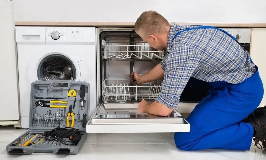 Çine Hotpoint servisi teknisyen ekibi beyaz eşya tamiri yaparken